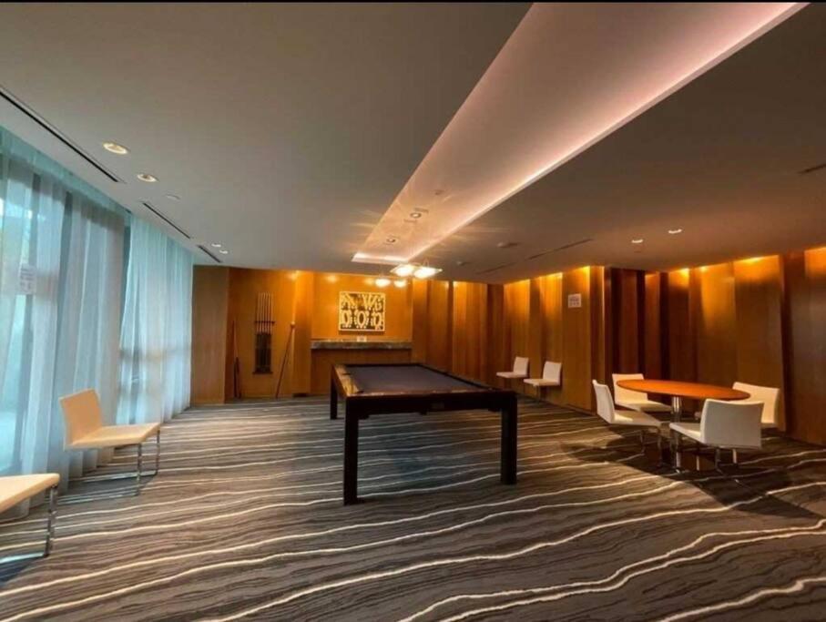 Cn Tower View With Free Parking, Pool, & More Amenities トロント エクステリア 写真